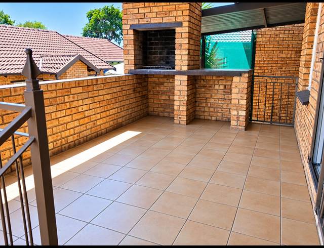 3 BEDROOM TOWNHOUSE FOR SALE IN SAFARI GARDENS